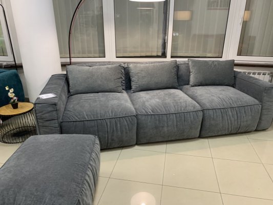 Диван Millini в магазине (витрина)